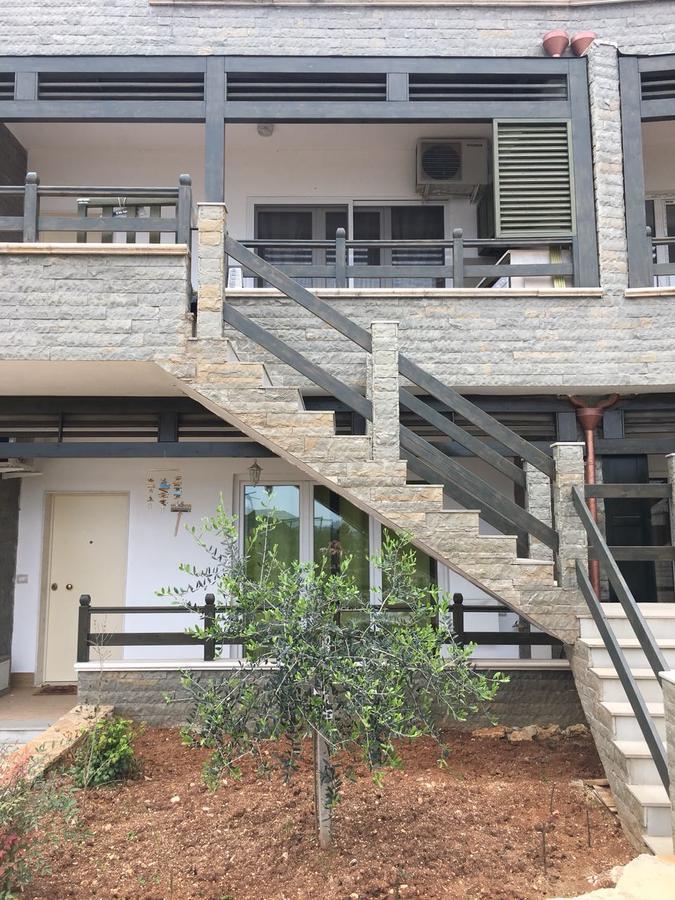 Aldi'S Guest House Vlorë Екстериор снимка